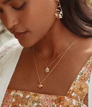 Load image into Gallery viewer, Daisy Necklace with Teeny Weeny Bee, Silver & Goldplate
