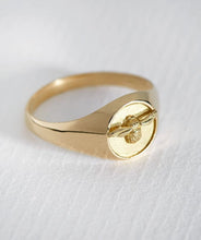 Load image into Gallery viewer, Signet Ring with Itsy Bitsy Bee, 18ct Yellow Gold