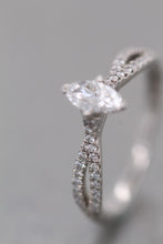 Load image into Gallery viewer, Platinum, 0.30ct E Si1 Mined Diamond Ring