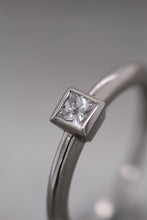 Load image into Gallery viewer, Platinum, 0.25ct F VS1 Mined Diamond Ring