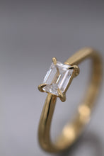 Load image into Gallery viewer, 18ct Yellow Gold, 0.60ct E VS2 Mined Diamond Ring
