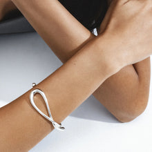 Load image into Gallery viewer, Mercy Twist Bangle Medium, Sterling Silver
