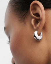 Load image into Gallery viewer, Wave Hoops, Silver
