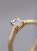 Load image into Gallery viewer, 18ct Yellow Gold, 0.45ct E VS1 Laboratory Grown Diamond Ring

