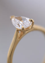 Load image into Gallery viewer, 18ct Yellow Gold, 1.00ct D VVS2 Laboratory Grown Diamond Ring
